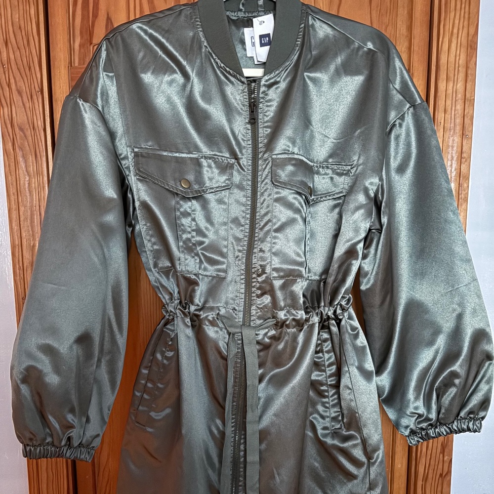 Polyester jacket with cinched waist